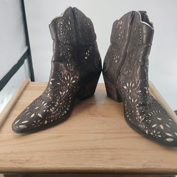 Betsey Johnson Women's MOZART Western Booties size: 7.5 - Picture 9 of 15